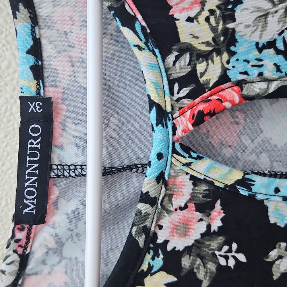 Monnuro Floral Print Women's Top